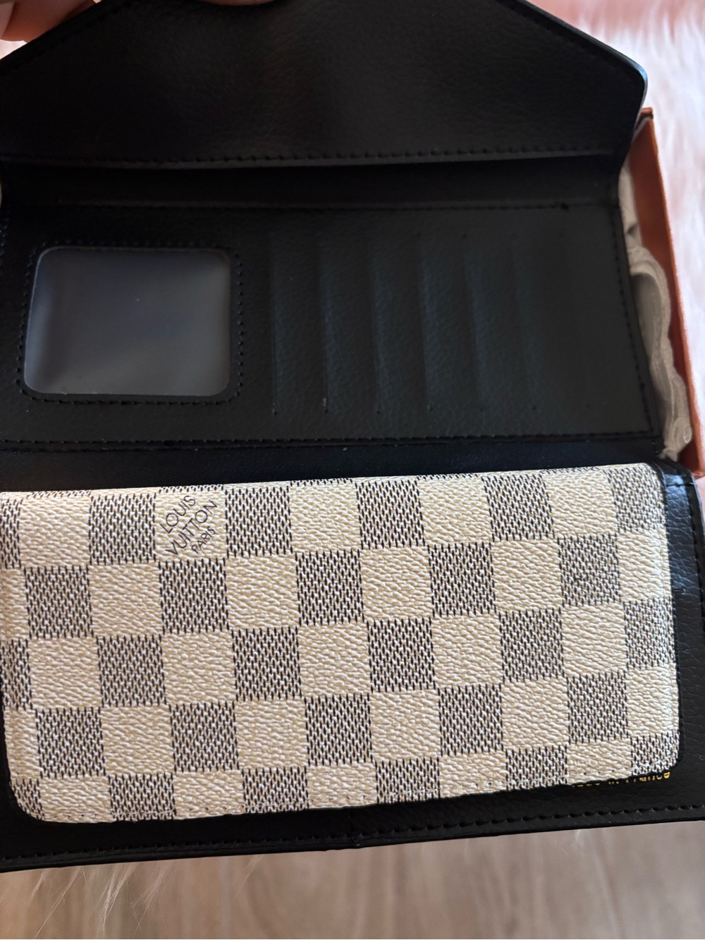 Source Unknown Cream Checker Envelope Wallet with Pink Snap - Picture 2 of 3